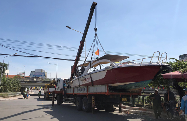 Liên đoàn Võ thuật tổng hợp Việt Nam cùng Báo Điện tử Tổ Quốc đưa ca nô cao tốc vào Quảng Bình cứu trợ người dân vùng lũ - Ảnh 3.