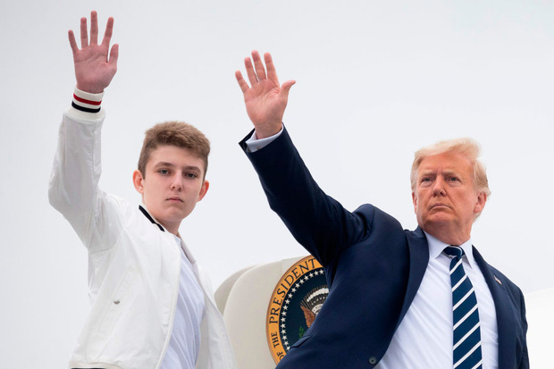 Chính thức có kết quả xét nghiệm Covid-19 của “Hoàng tử Nhà Trắng” Barron Trump sau khi cả bố và mẹ xác nhận đã nhiễm bệnh - Ảnh 2.