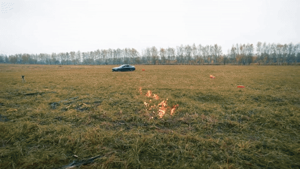YouTuber người Nga tẩm xăng đốt xe Mercedes thu hút hơn chục triệu lượt xem, lý do khiến ai nghe cũng phải bối rối - Ảnh 6.