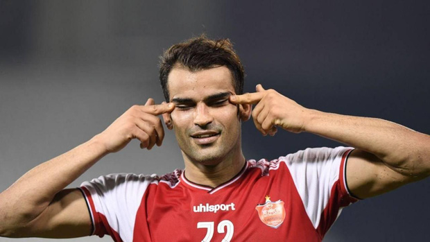 Cầu thủ Iran sốc khi bị cấm thi đấu 6 tháng vì màn ăn mừng tưởng nhớ cháu trai quá cố - Ảnh 1.