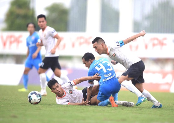 Cuộc đua thăng hạng V-League: Cẩn thận! Đội Bình Định đang ‘phi mã’ - Ảnh 2.