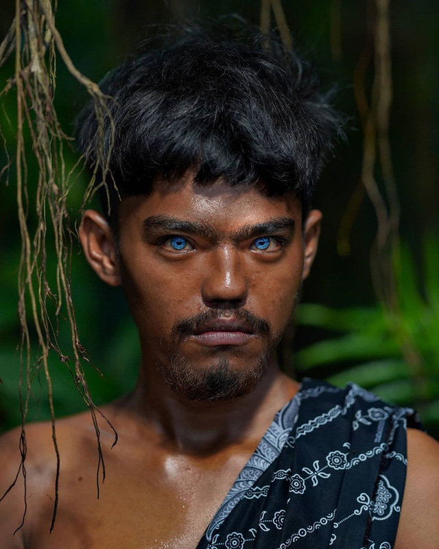 Hội chứng di truyền kỳ lạ khiến cho các thành viên trong bộ tộc bản địa Indonesia sở hữu màu mắt xanh hiếm thấy - Ảnh 6.