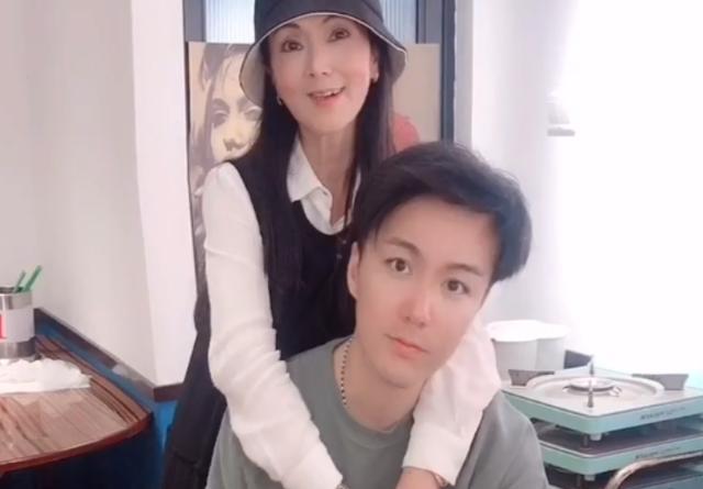 Ngôi sao phim Tam Mao: Mắc bệnh lạ, sự nghiệp tuột dốc, cuộc sống tuổi U40 ra sao? - Ảnh 4. Ngôi sao phim Tam Mao: Mắc bệnh lạ, sự nghiệp tuột dốc, cuộc sống tuổi U40 ra sao? - Ảnh 4.