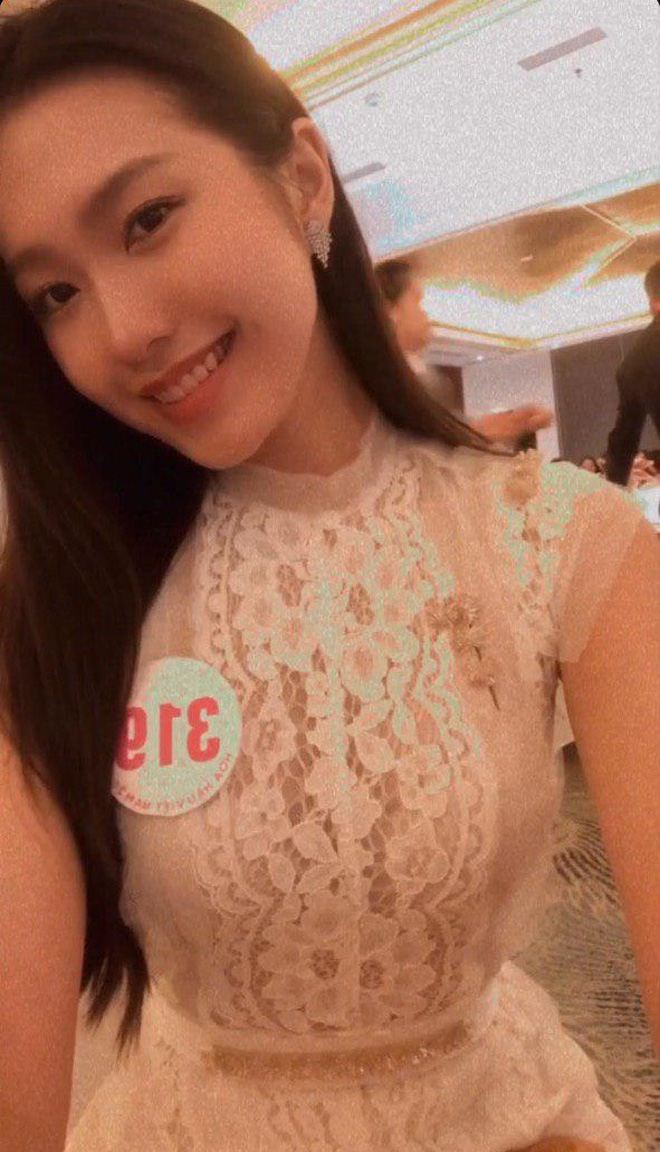 Điểm khác lạ của Hải My - thí sinh hot nhất Hoa hậu Việt Nam trong ảnh selfie với hình BTC công bố - Ảnh 1.