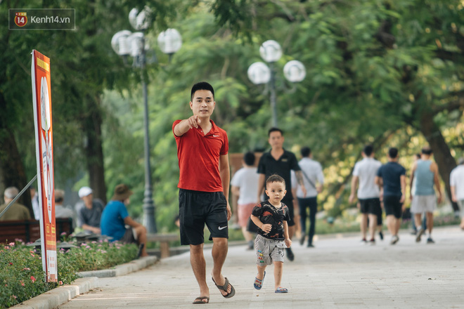 Người Hà Nội thích thú với diện mạo mới của hồ Gươm sau 5 tháng lát đá vĩnh cửu - Ảnh 24.