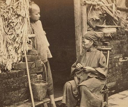 Loạt ảnh cũ cuối thời nhà Thanh phơi bày cuộc sống cơ cực của người dân, khác xa hình ảnh trên phim - Ảnh 7. Loạt ảnh cũ cuối thời nhà Thanh phơi bày cuộc sống cơ cực của người dân, khác xa hình ảnh trên phim - Ảnh 7.