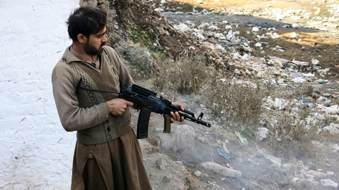 Thăm chợ vũ khí ở Afghanistan - Ảnh 4.