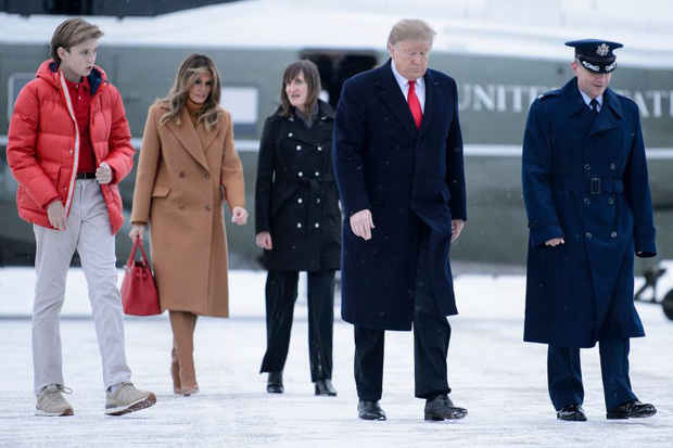 Loạt ảnh chiều cao khủng của “Hoàng tử Nhà Trắng” Barron Trump biến các bạn mình thành người tí hon, chỉ đi bộ đã nhanh bằng bạn chạy - Ảnh 5.