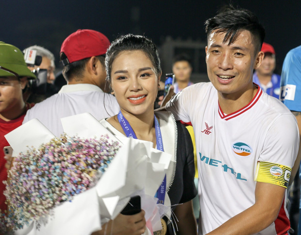 Tin sáng (10/11): Thủ quân tân vô địch V.League tiết lộ bất ngờ về tương lai - Ảnh 1.