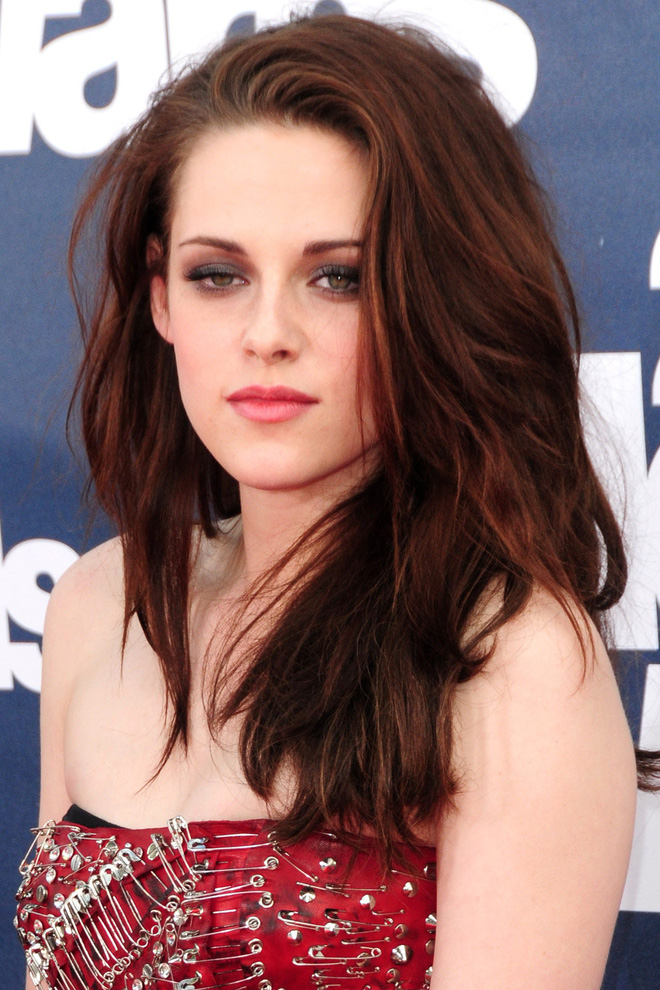 Trăm ngàn người phát cuồng vì loạt ảnh Kristen Stewart thời để màu tóc thật, netizen băn khoăn: Đẹp thế này sao phải thay đổi? - Ảnh 11.