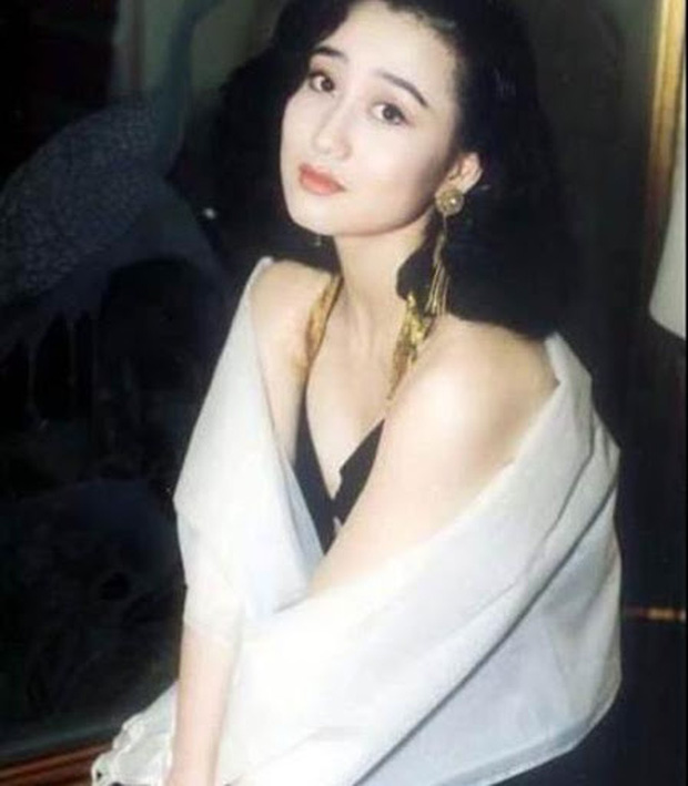 Hoa hậu châu Á Lợi Trí thời trẻ: Gương mặt hoàn mỹ, body chữ S, bảo sao Lý Liên Kiệt và trùm sòng bạc Macau mê như điếu đổ - Ảnh 11.