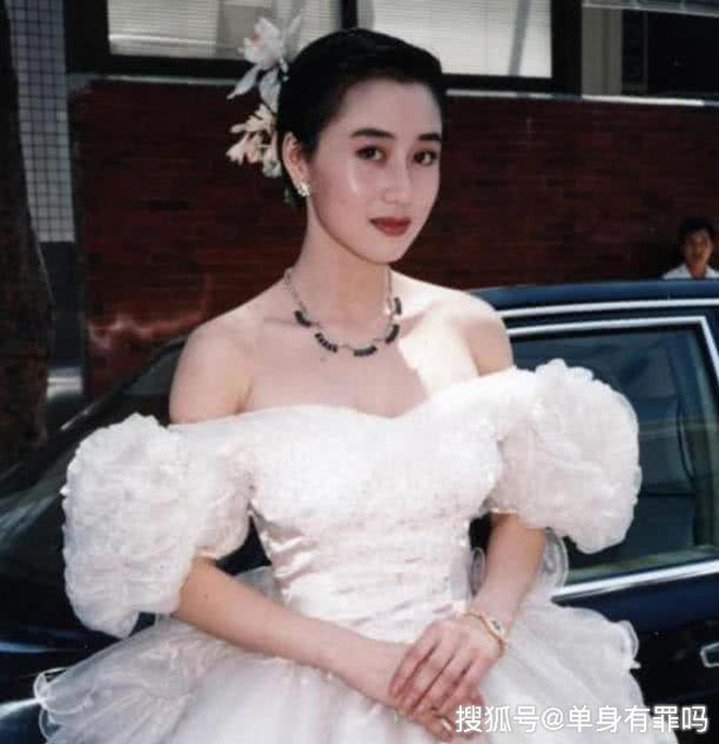 Hoa hậu châu Á Lợi Trí thời trẻ: Gương mặt hoàn mỹ, body chữ S, bảo sao Lý Liên Kiệt và trùm sòng bạc Macau mê như điếu đổ - Ảnh 9.