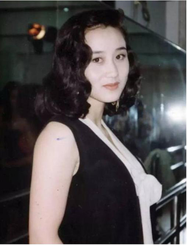 Hoa hậu châu Á Lợi Trí thời trẻ: Gương mặt hoàn mỹ, body chữ S, bảo sao Lý Liên Kiệt và trùm sòng bạc Macau mê như điếu đổ - Ảnh 10.