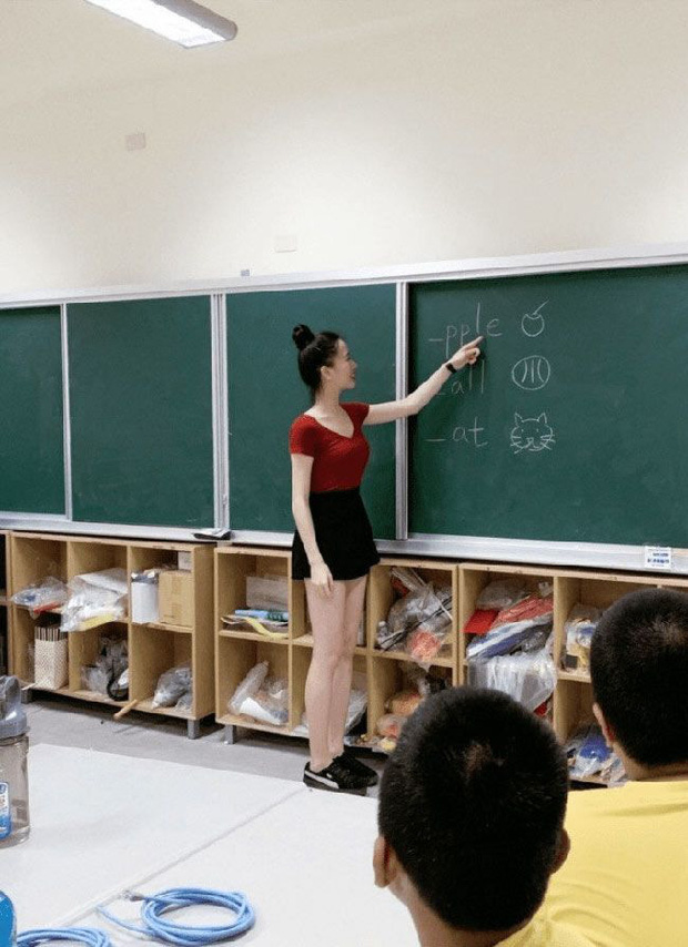 Đến trường tiểu học đón con, vừa nhìn thấy cô giáo, bà mẹ đùng đùng đòi đổi giáo viên vì: Thế này hư hết các cháu! - Ảnh 1. Đến trường tiểu học đón con, vừa nhìn thấy cô giáo, bà mẹ đùng đùng đòi đổi giáo viên vì: Thế này hư hết các cháu! - Ảnh 1.