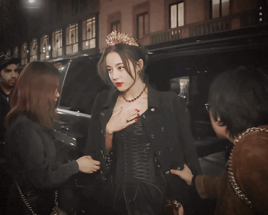 3 khoảnh khắc dự sự kiện để đời của Địch Lệ Nhiệt Ba: Visual sang chảnh tựa công chúa, body còn khiến Cnet choáng hơn - Ảnh 1. 3 khoảnh khắc dự sự kiện để đời của Địch Lệ Nhiệt Ba: Visual sang chảnh tựa công chúa, body còn khiến Cnet choáng hơn - Ảnh 1.