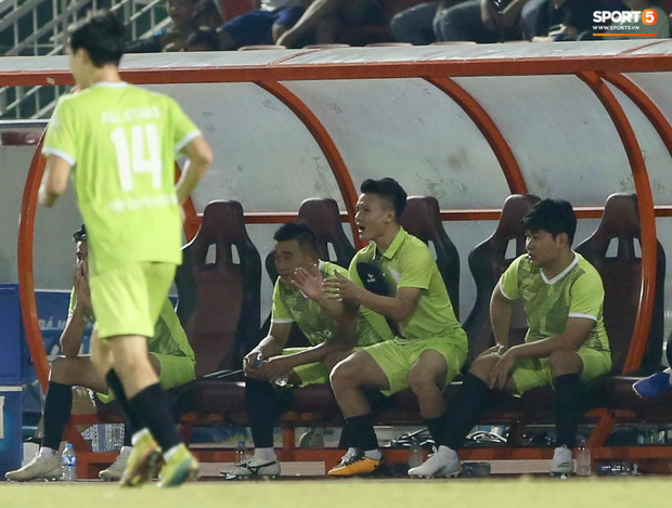 Cris Phan ghi bàn đẹp khó tin vào lưới “thủ môn” tuyển Việt Nam - Ảnh 9.