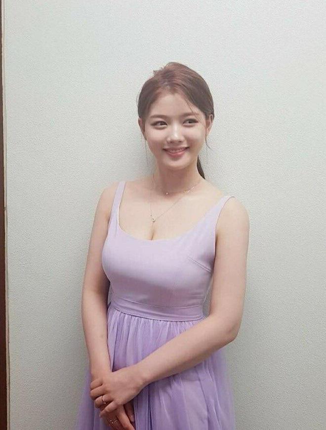 Sao nhí một thời Kim Yoo Jung ngày càng sexy bất ngờ, khoe vai trần sương sương mà khiến netizen xịt máu mũi - Ảnh 5.