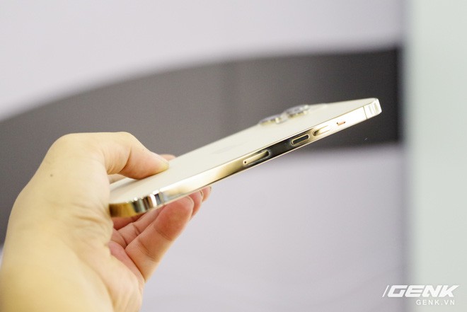 iPhone 12 Pro Max đầu tiên về Việt Nam, giá 53 triệu đồng - Ảnh 7.