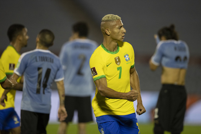 ĐT Uruguay 0-2 ĐT Brazil: Nối dài mạch toàn thắng, Brazil vững ngôi đầu - Ảnh 2.