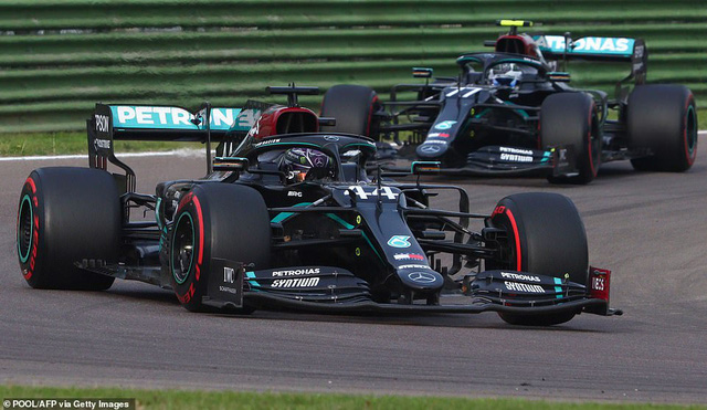 Đua xe F1: Lewis Hamilton giành chiến thắng tại GP Emilia Romagna - Ảnh 4.