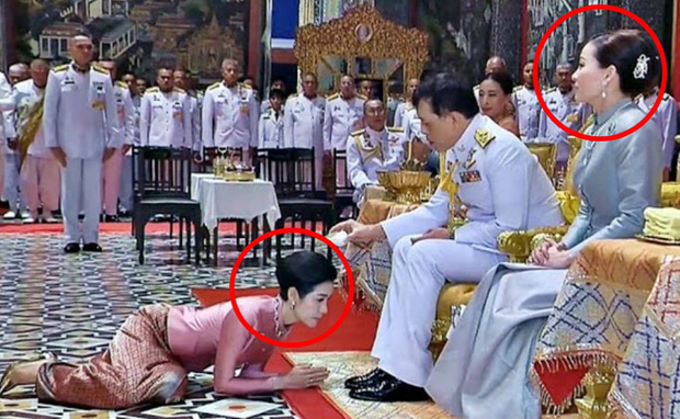 Hoàng hậu Suthida gây chú ý với biểu cảm khác lạ khi Hoàng quý phi Thái Lan quỳ rạp dưới chân Quốc vương - Ảnh 4.