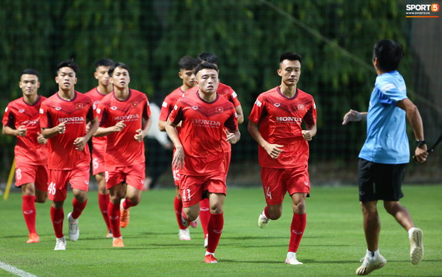 Vừa quần thảo ở V.League, cầu thủ U22 Việt Nam đã bị HLV Park Hang-seo chơi khó - Ảnh 4.