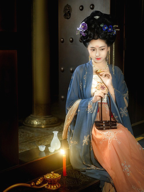 Đệ nhất hoàng hậu Trung Hoa cổ đại - người đàn bà thép  20 tuổi đăng cơ, 22 tuổi chịu tang chồng - Ảnh 3.