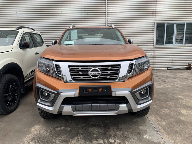 Vừa về tay nhà phân phối mới, Nissan Navara giảm giá niêm yết gần 40 triệu đồng - Ảnh 1.