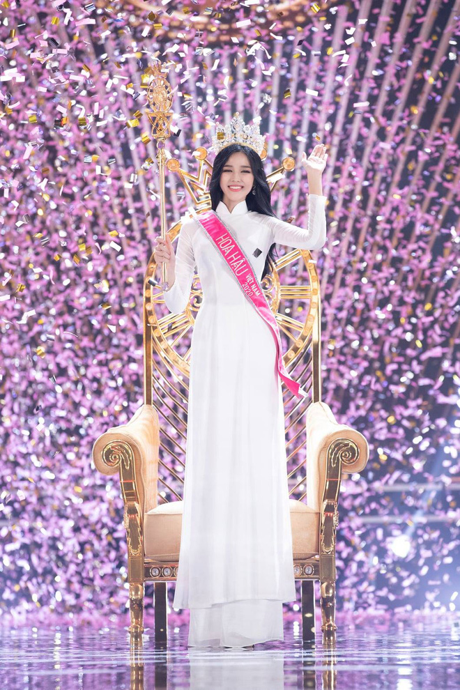 Tân Hoa hậu Đỗ Thị Hà còn có một chị gái, giản dị nhưng chiều cao và nụ cười xinh cũng không thua kém - Ảnh 1.