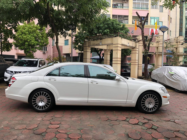 Độ kiểu Maybach, Mercedes-Benz S 550 cũ vẫn có giá rẻ hơn Toyota Corolla Altis cả chục triệu đồng - Ảnh 1.