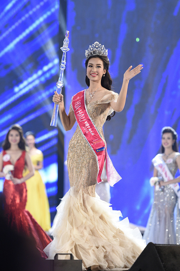 Soi biểu tượng quyền lực của Hoa hậu Việt Nam trong Thập kỷ hương sắc - Ảnh 5.
