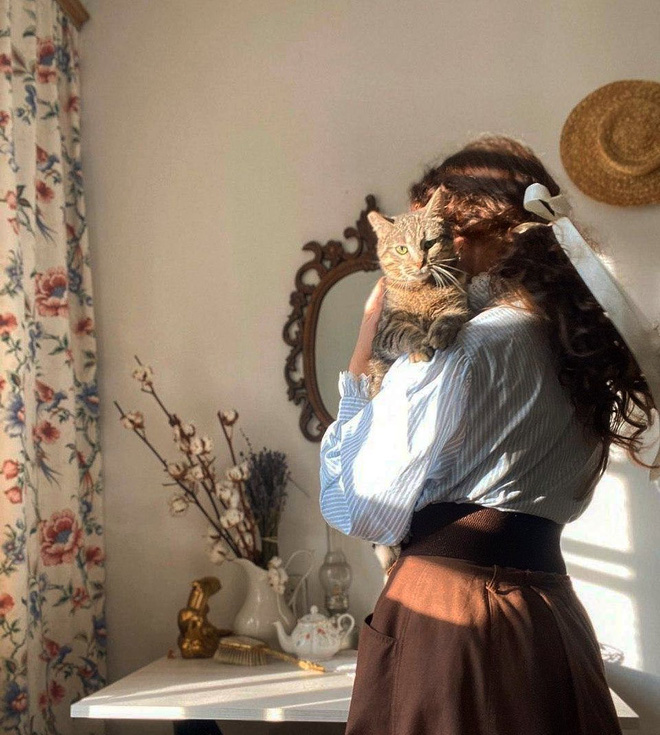 Thích ăn mặc như tiểu thư quý tộc từ thế kỷ 18, hot girl nổi rần rần trên Instagram với hơn 65 nghìn lượt theo dõi - Ảnh 5.