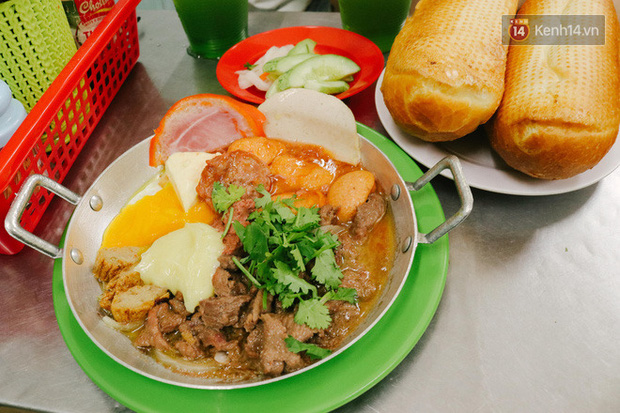 “Thâm cung bí sử” 2 hàng bánh mì chảo hot nhất giữa trung tâm Sài Gòn, khách đến lần đầu 90% đều không nhận ra đâu mới là bản gốc? - Ảnh 19.