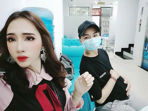 Người đàn ông đầu tiên tại Việt Nam mang bầu chia sẻ hình ảnh đi làm giấy khai sinh cho con nhưng phần ghi tên người mẹ gây bất ngờ hơn cả - Ảnh 3.