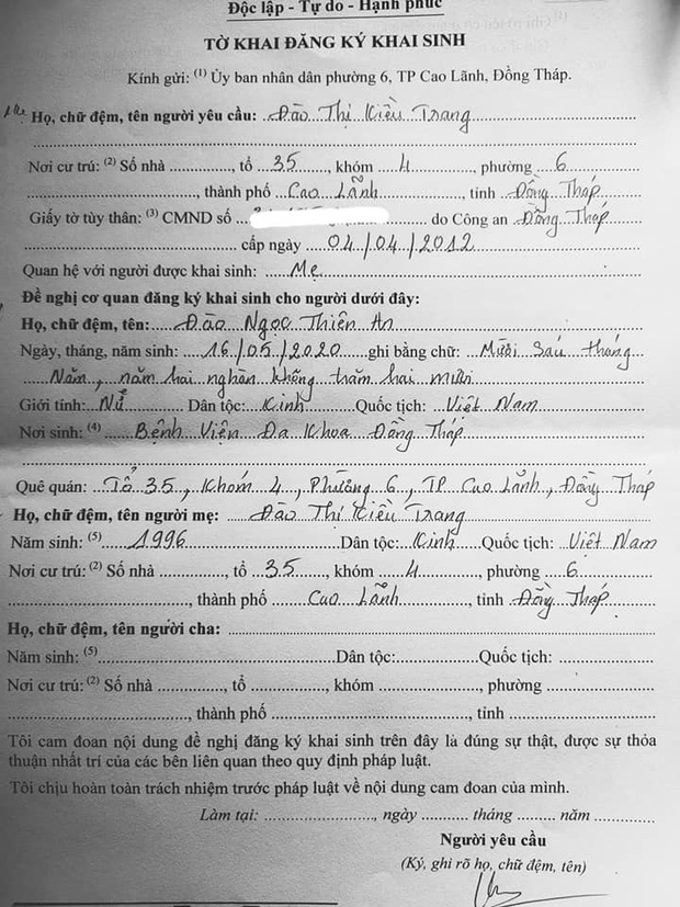 Người đàn ông đầu tiên tại Việt Nam mang bầu chia sẻ hình ảnh đi làm giấy khai sinh cho con nhưng phần ghi tên người mẹ gây bất ngờ hơn cả - Ảnh 4.