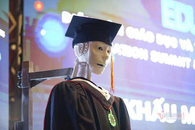 Xuất hiện robot AI Việt Nam được nhận định vượt xa Sophia: Biết đọc thơ, giải toán, có cả vị giác và trái tim - Ảnh 5.