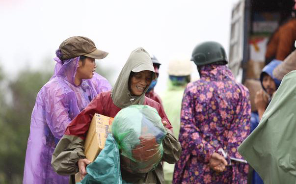 Tinh thần đỏ sát cánh bên miền Trung: Hy vọng mang lạc quan trở về sau cơn bão