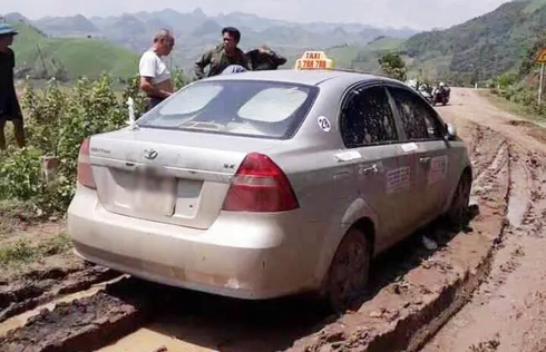 Tử hình 3 tên cướp người Trung Quốc sát hại tài xế taxi rồi bỏ thi thể xuống sông - Ảnh 1.