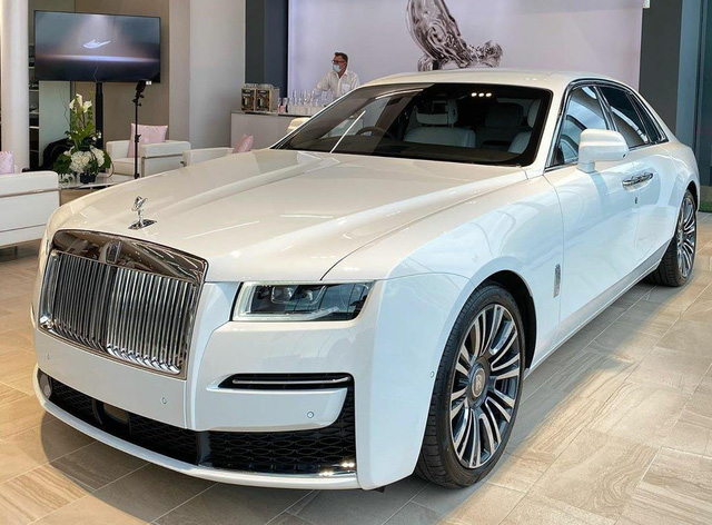 Rộ tin Rolls-Royce Ghost 2021 đầu tiên lên đường về Việt Nam, cập bến ngày đầu năm sau - Ảnh 1.