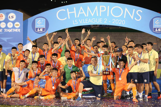 CLB Bình Định thăng hạng V.League và nỗi áy náy từ bầu Đức - Ảnh 4.
