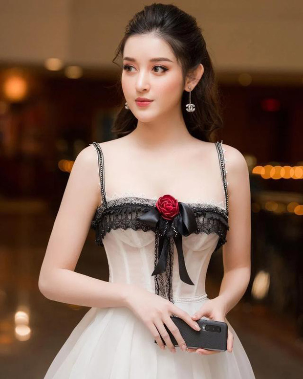 Á hậu Huyền My bất ngờ được báo Trung ca ngợi là Đệ nhất mỹ nhân Việt Nam xinh như Angela Baby, có body của Liễu Nham - Ảnh 7.