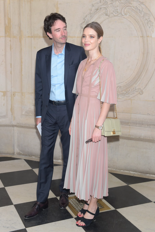 Nàng dâu nhà Louis Vuitton: Từ cô bé bán hoa quả cơ cực vượt qua bao biến cố trở thành lọ lem xinh đẹp bước chân vào đế chế thời trang tỷ đô - Ảnh 16.