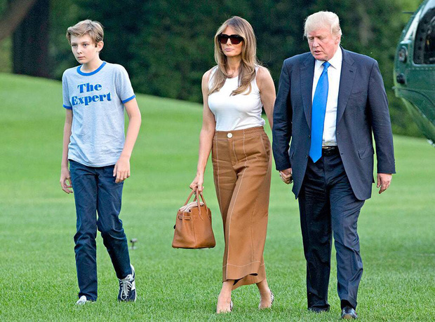 Nhìn lại những hình ảnh đẹp nhất suốt 4 năm qua của Hoàng tử Nhà Trắng Barron Trump trước giây phút Mỹ tuyên bố Tổng thống thứ 46 - Ảnh 12.