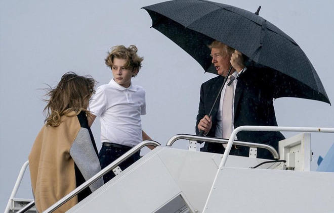 Nhìn lại những hình ảnh đẹp nhất suốt 4 năm qua của Hoàng tử Nhà Trắng Barron Trump trước giây phút Mỹ tuyên bố Tổng thống thứ 46 - Ảnh 17.