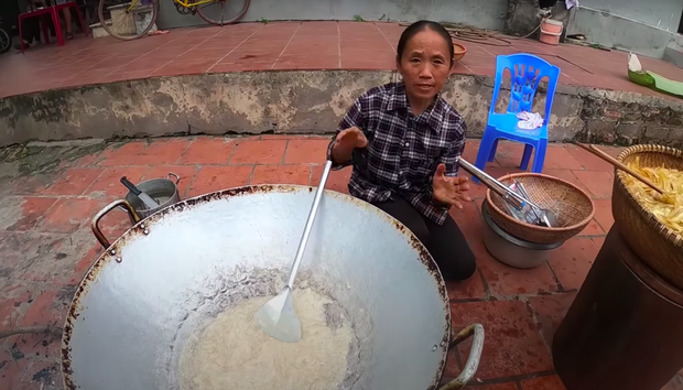 Bà Tân làm hỏng món ăn nhưng các vị khách vẫn tấm tắc khen ngon, dân mạng lại soi ra 1 nhân vật đã “tố cáo” tất cả gian dối? - Ảnh 1.