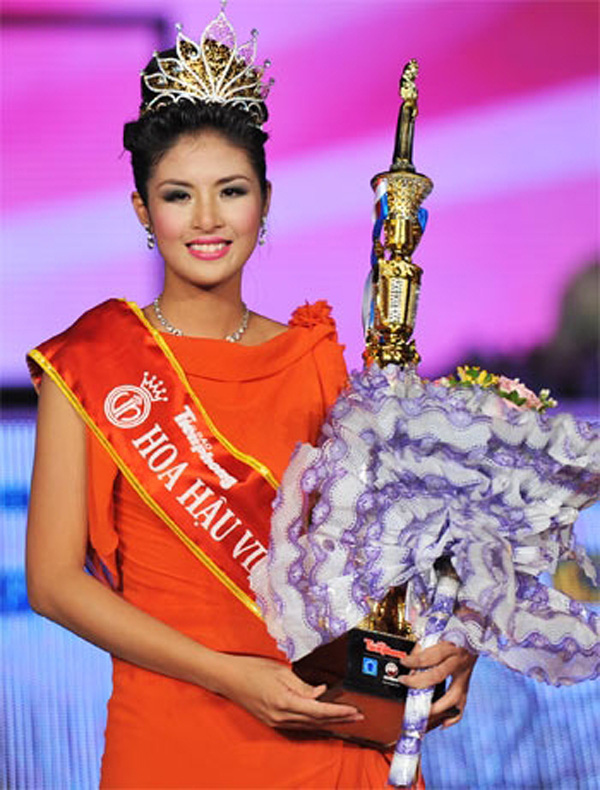 10 năm trưởng thành của người đẹp vừa đăng quang Hoa hậu Việt Nam đã gây tranh cãi về nhan sắc - Ảnh 1.