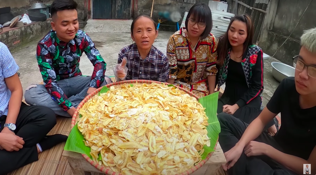 Bà Tân làm hỏng món ăn nhưng các vị khách vẫn tấm tắc khen ngon, dân mạng lại soi ra 1 nhân vật đã “tố cáo” tất cả gian dối? - Ảnh 3.