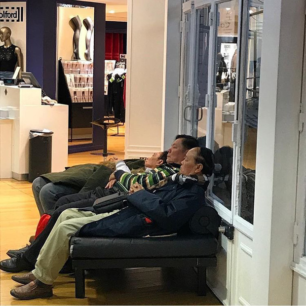 Hội những người đàn ông đáng thương: Tổng hợp khoảnh khắc khó đỡ của các ông chồng khi ngồi chờ vợ shopping khiến dân mạng cười bò - Ảnh 15.