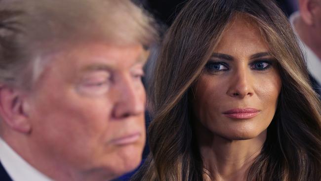 Xuất hiện thông tin bà Melania định li hôn chồng ngay khi ông Trump rời Nhà Trắng: Cố vấn tổng thống Mỹ lên tiếng - Ảnh 1.