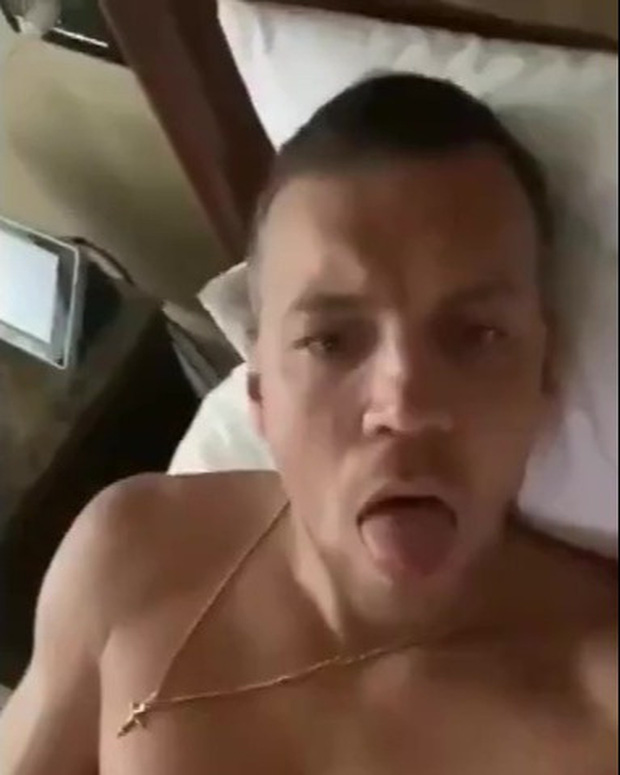 Người hùng bóng đá Nga bị hack điện thoại, clip nóng phát tán khắp cõi mạng - Ảnh 1.